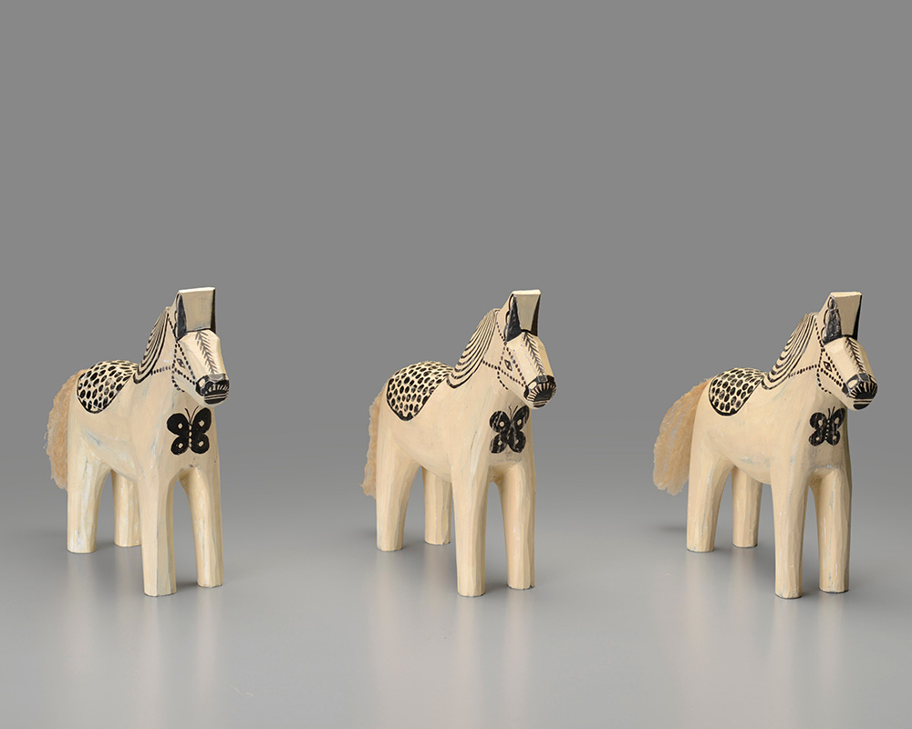 「スウェーデン絵画　北欧の光、日常のかがやき」【東京会場】 皆川 明　絵付けダーラナホース　fred　抽選販売