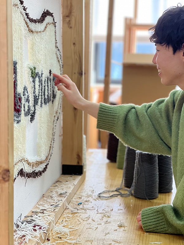 タフティングでオリジナルミラー作り体験