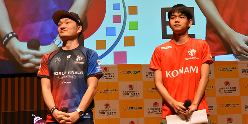 解説のMayageka選手とスペシャルゲストの相原翼(レバ)選手