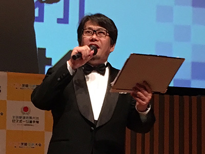 メインMCのバロン山崎