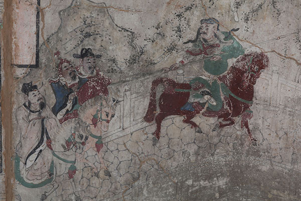 3 関帝廟壁画「張飛、督郵を鞭打つ」 土、彩色 清時代・18 世紀 2010 年、内蒙古自治区フフホト市水門塔伏龍寺内蒙古博物院蔵