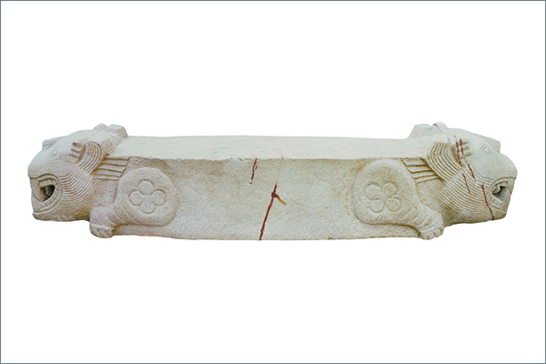 19 虎形棺座 石 三国時代(呉)・3 世紀 2006 年、江蘇省南京市上坊1 号墓出土 南京市博物総館蔵