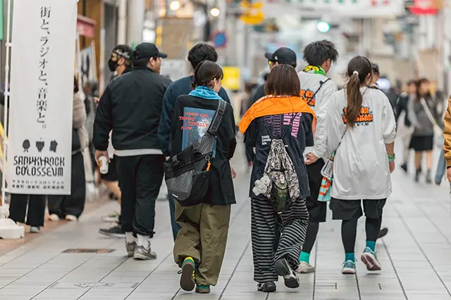 SANUKI ROCK COLOSSEUM 2026開催中の高松市街と来場者の様子