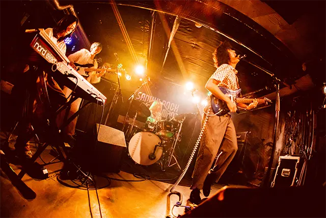 ハシリコミーズが出演するSANUKI ROCK COLOSSEUM 2026のライブ風景